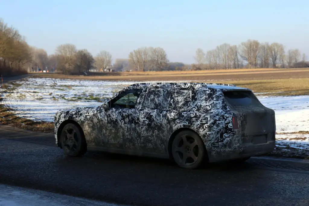 Rolls Royce EV SUV 19 Motor16