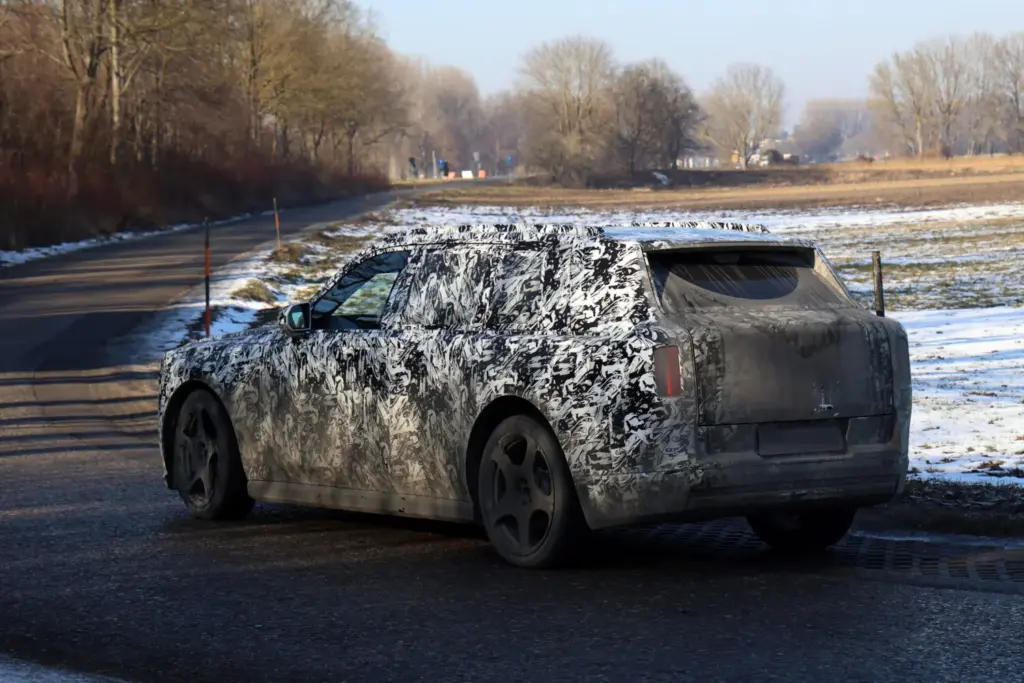 Rolls Royce EV SUV 21 Motor16