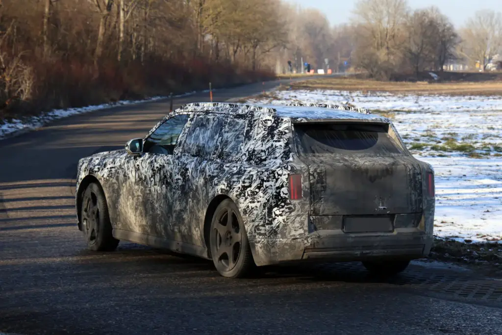 Rolls Royce EV SUV 22 Motor16