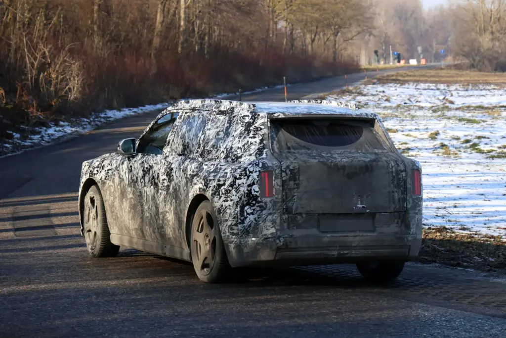 Rolls Royce EV SUV 23 Motor16