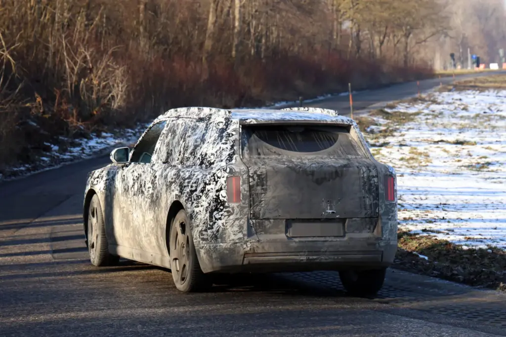 Rolls Royce EV SUV 24 Motor16