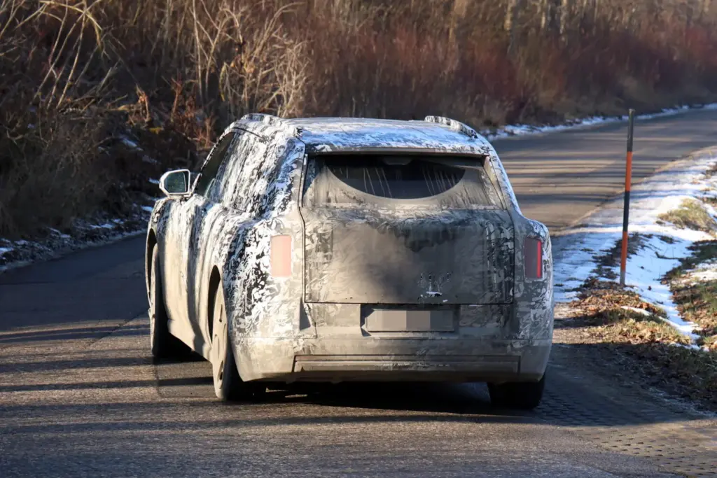 Rolls Royce EV SUV 26 Motor16