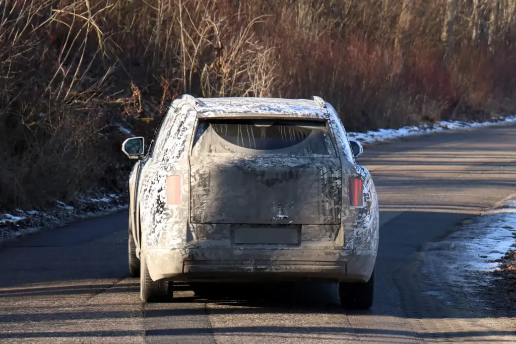 Rolls Royce EV SUV 28 Motor16