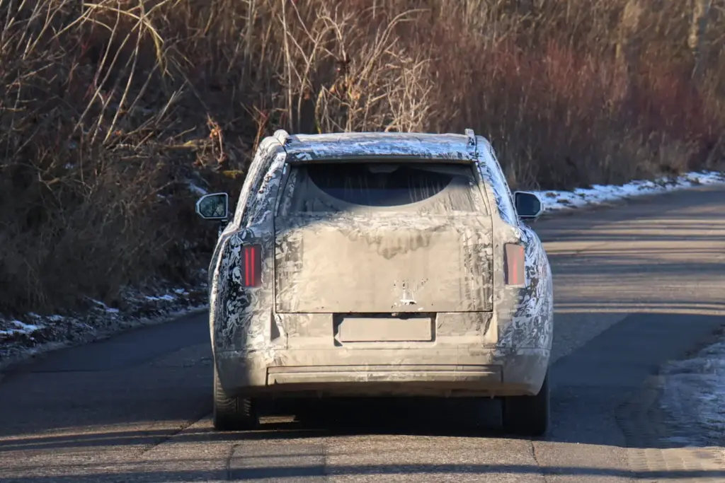 Rolls Royce EV SUV 29 Motor16