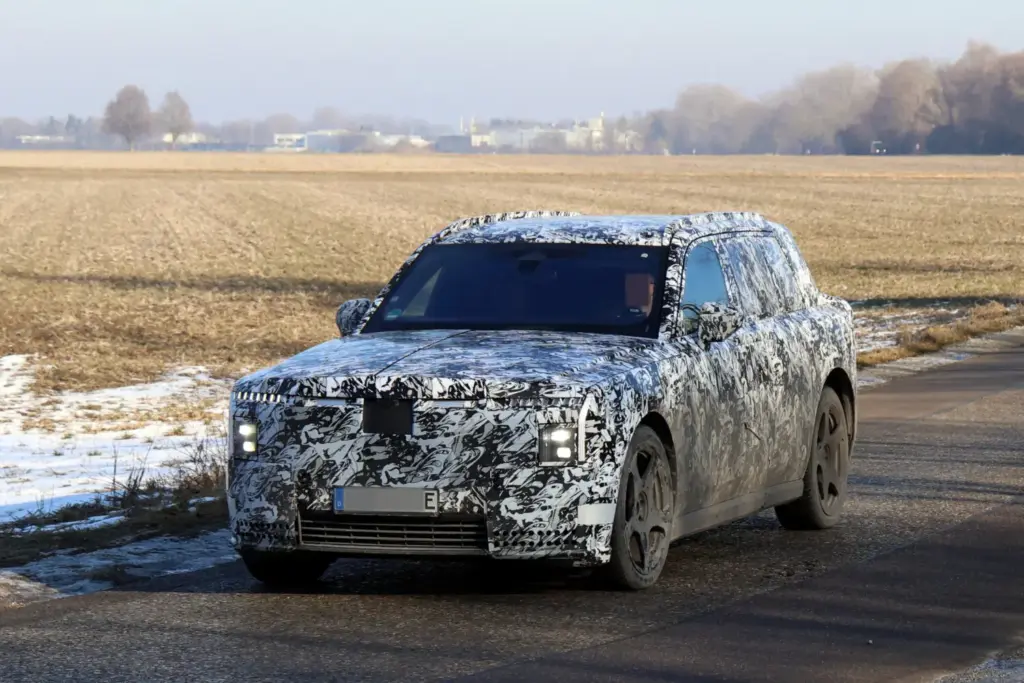 Rolls Royce EV SUV 6 Motor16