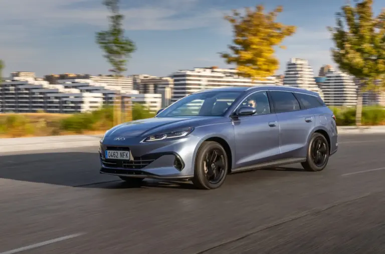 BYD Seal 06 DM-i: el híbrido enchufable de 1.505 km de autonomía que cuesta 21.000 € menos que el BMW Serie 3