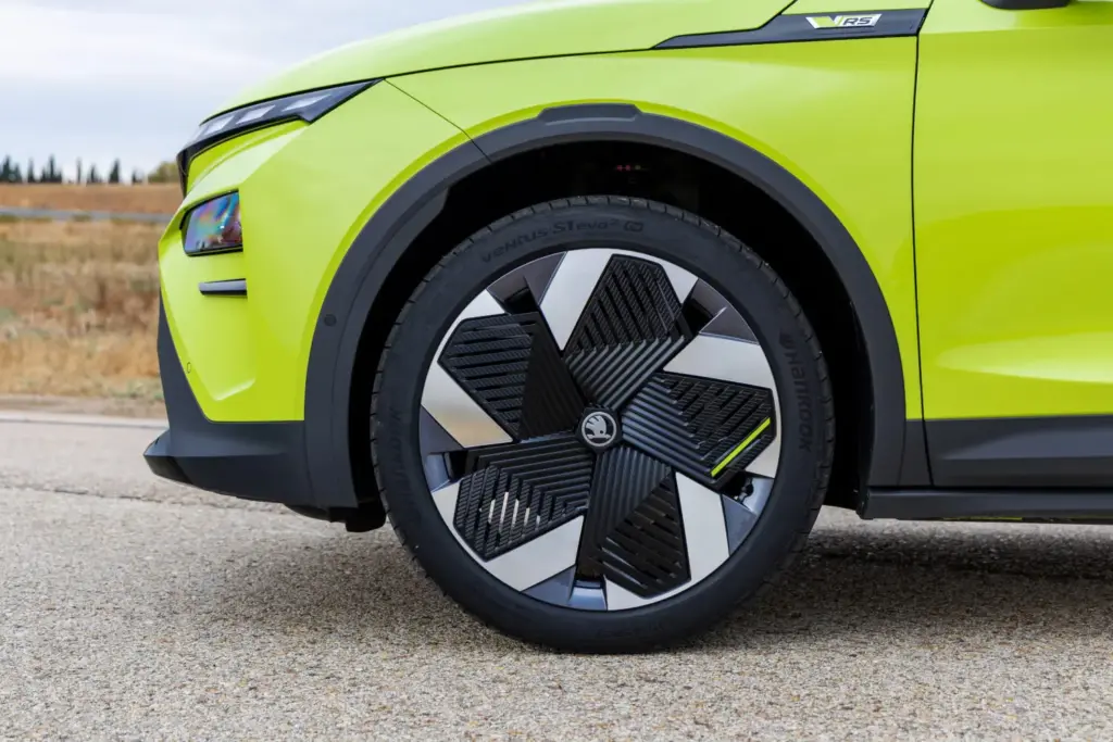 Prueba del Škoda Elroq RS: La nueva deportividad 16 Motor16 SKODA ELROQ RS 10 Motor16