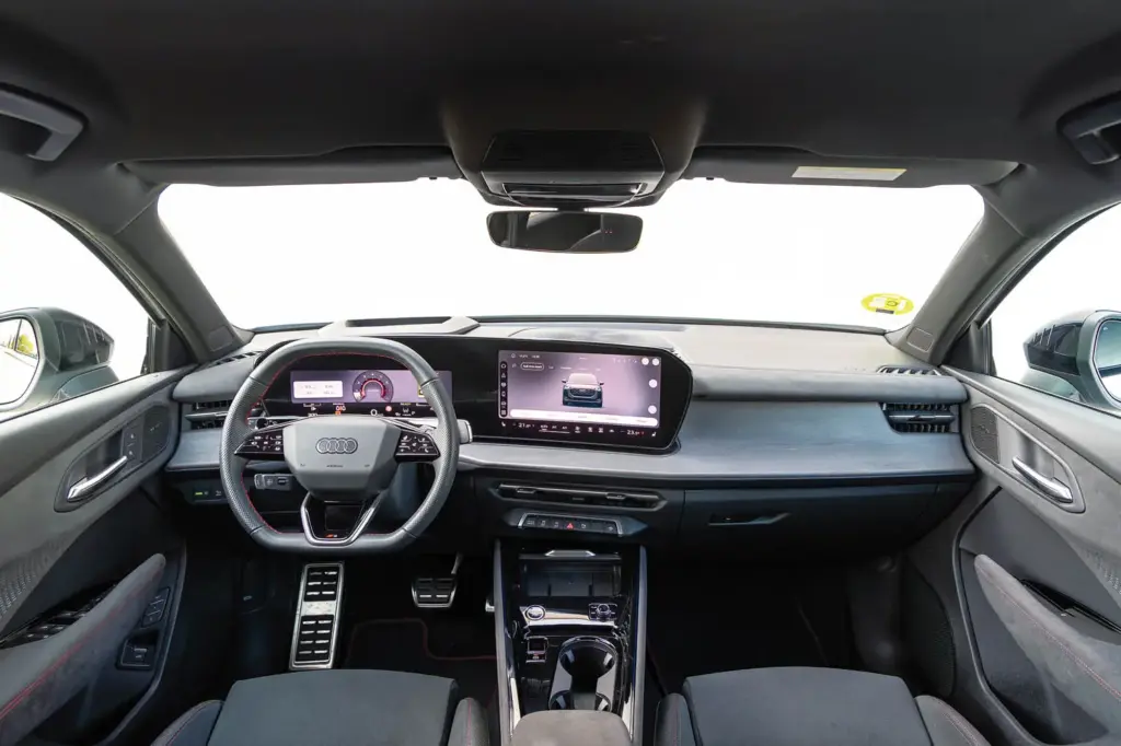 Salpicadero Audi Q3 Motor16