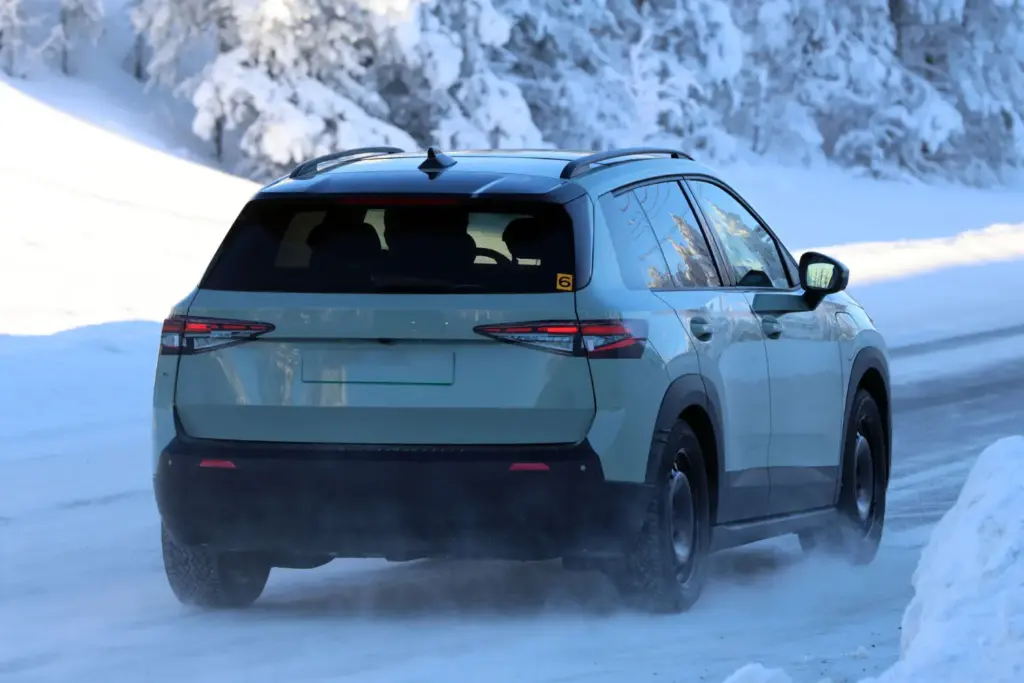 Skoda Epiq 2026 espia 15 Motor16