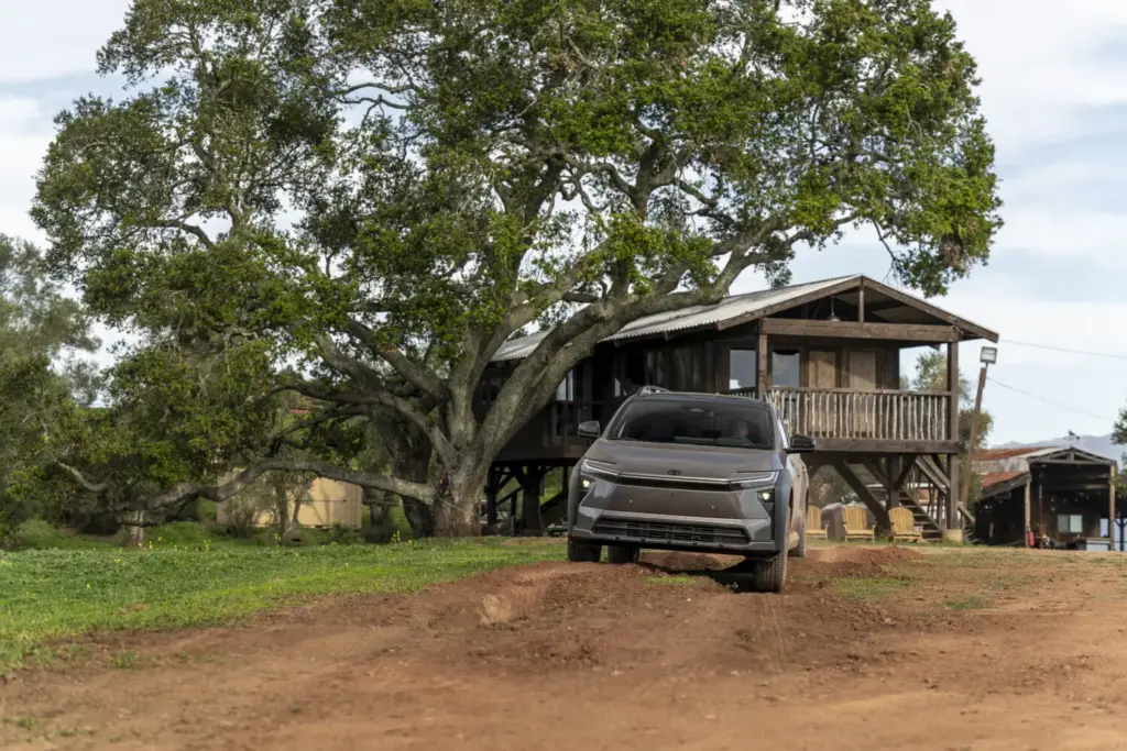 TOYOTA BZ WOODLAND 16 Motor16