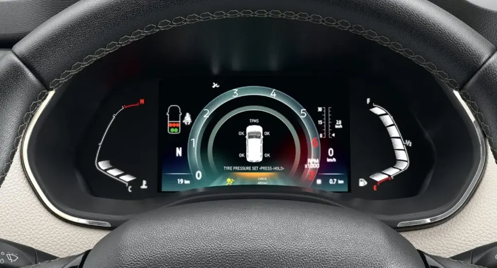 Tech. 17.78 cm Fully Digital Instrument Cluster with TPMS Mobile 1800x972 16feb.jpg.ximg .l 12 m.smart Motor16