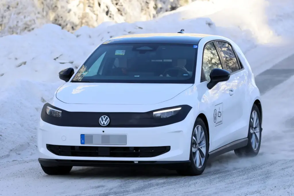 El Volkswagen ID. Polo pierde el camuflaje... y viene con sorpresa 4 Motor16 VW ID Polo 1 Motor16