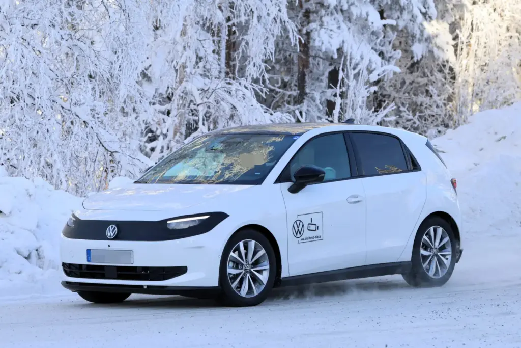 El Volkswagen ID. Polo pierde el camuflaje... y viene con sorpresa 6 Motor16 VW ID Polo 3 Motor16