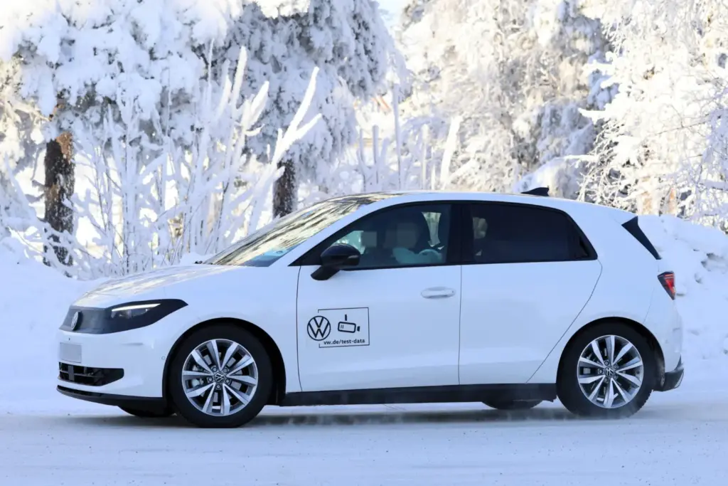 El Volkswagen ID. Polo pierde el camuflaje... y viene con sorpresa 7 Motor16 VW ID Polo 4 Motor16