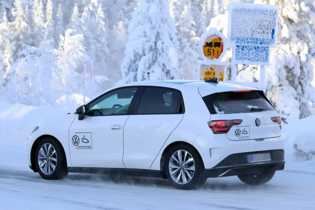 El Volkswagen ID. Polo pierde el camuflaje... y viene con sorpresa 9 Motor16 VW ID Polo 6 Motor16