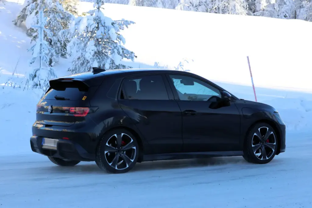 El Volkswagen ID. Polo GTI también visita la nieve 13 Motor16 VW ID Polo GTI 11 Motor16
