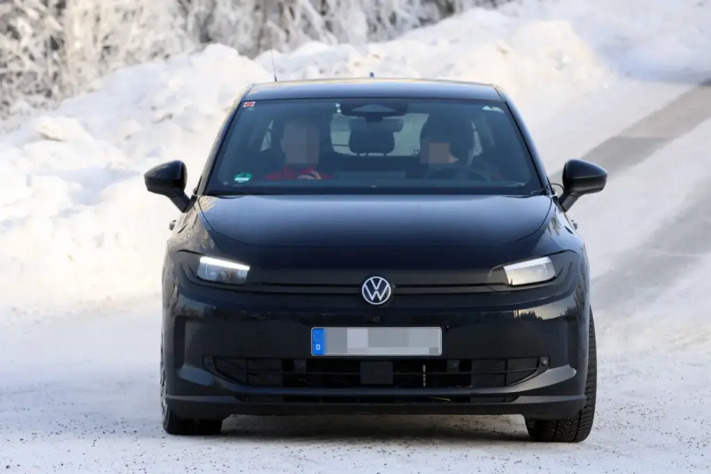 El Volkswagen ID. Polo pierde el camuflaje... y viene con sorpresa 13 Motor16 VW ID Polo Sportline 1 Motor16