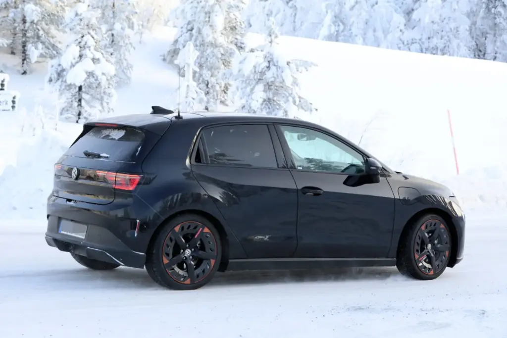 El Volkswagen ID. Polo pierde el camuflaje... y viene con sorpresa 22 Motor16 VW ID Polo Sportline 10 Motor16