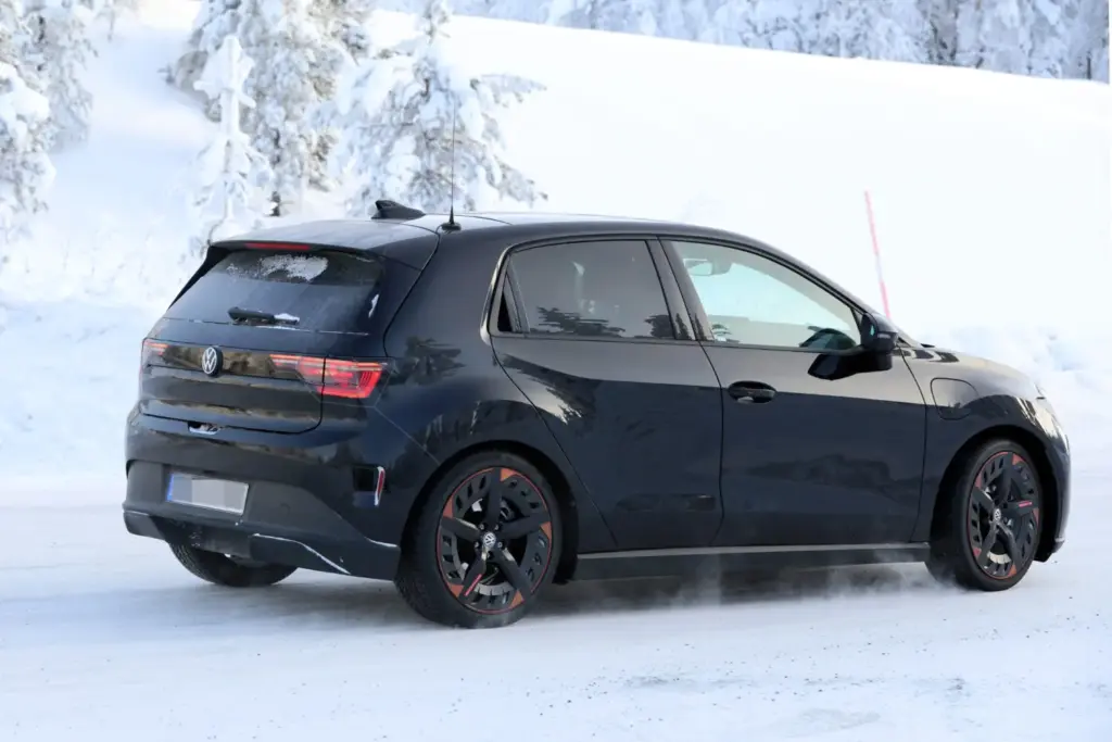 El Volkswagen ID. Polo pierde el camuflaje... y viene con sorpresa 23 Motor16 VW ID Polo Sportline 11 Motor16