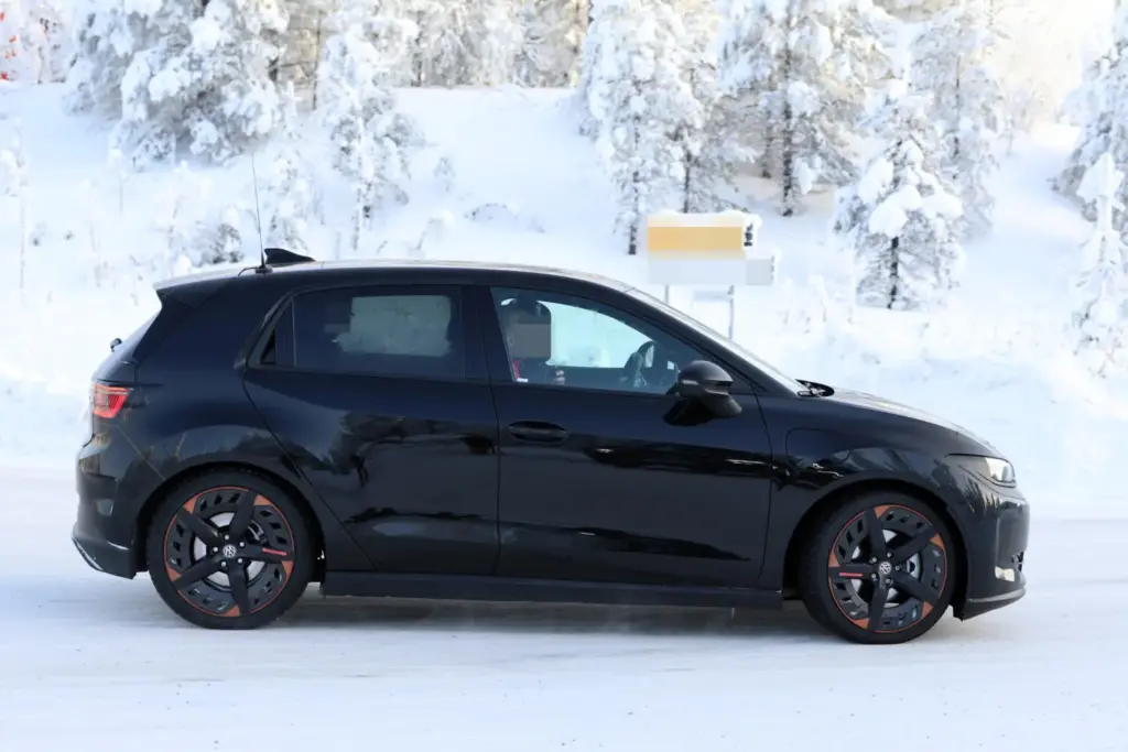 El Volkswagen ID. Polo pierde el camuflaje... y viene con sorpresa 20 Motor16 VW ID Polo Sportline 8 Motor16