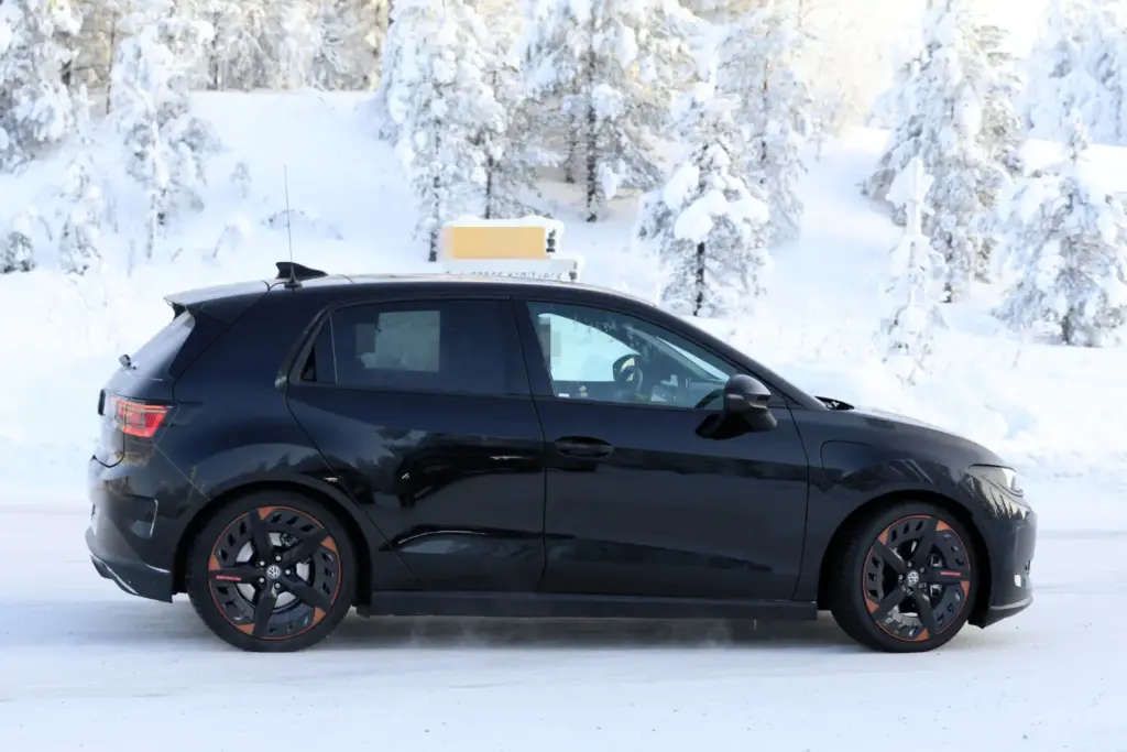 El Volkswagen ID. Polo pierde el camuflaje... y viene con sorpresa 21 Motor16 VW ID Polo Sportline 9 Motor16