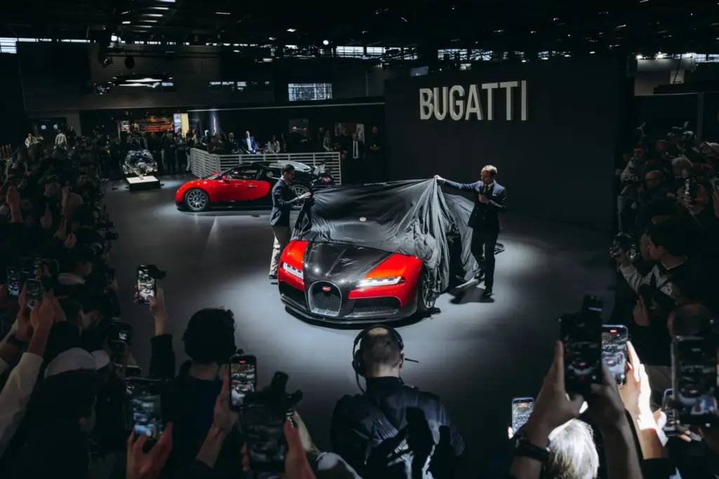 Bugatti celebra 20 años del Veyron “colando” el F.K.P. Hommage en Rétromobile