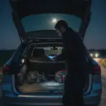 Con este accesorio de menos de 9 euros en Amazon lo verás todo más claro cuando abras el maletero