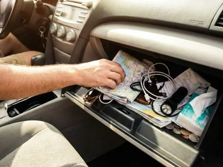 Tus gafas siempre a mano en el coche por menos de 10 euros con este accesorio de Amazon