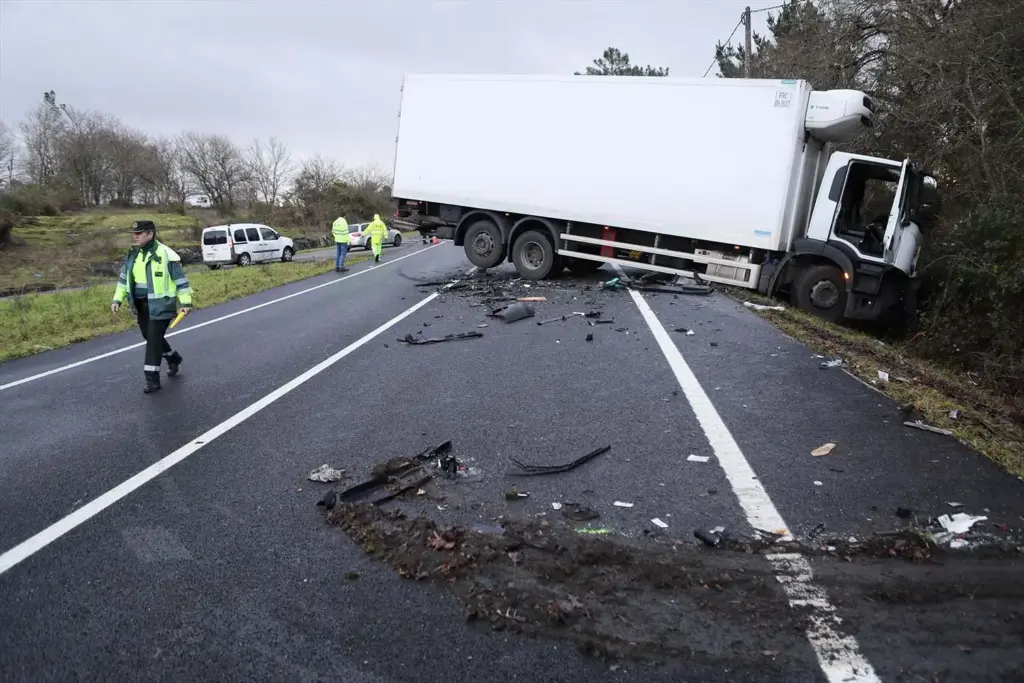 La Guardia Civil hace su agosto en febrero multando a camiones y autobuses 43 Motor16 accidente de camion