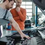 Si además de la marca miras el precio de las revisiones, puedes ahorrar al elegir tu nuevo coche