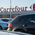 Si todavía no tienes baliza V-16, Carrefour vende una de marca por menos de 30 euros