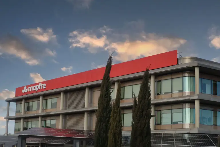 Mapfre y ANFAC renuevan su acuerdo de colaboración para la movilidad sostenible