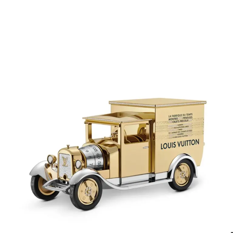 Louis Vuitton convierte su histórica furgoneta de reparto en un reloj bañado en oro con 1.700 diamantes