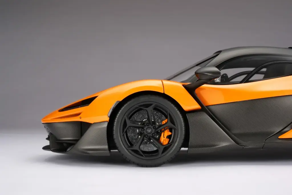 Este McLaren W1 cuesta sólo 17.995 euros. Obviamente, tiene truco