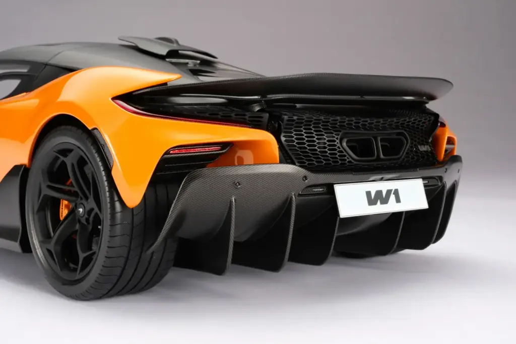 Este McLaren W1 cuesta sólo 17.995 euros. Obviamente, tiene truco