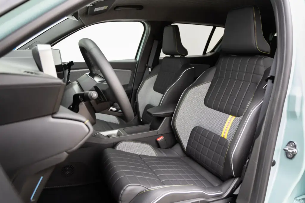 Prueba de Renault 4 E-Tech iconic: Su belleza es su mecánica