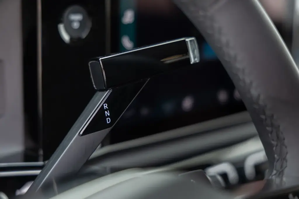 Prueba de Renault 4 E-Tech iconic: Su belleza es su mecánica