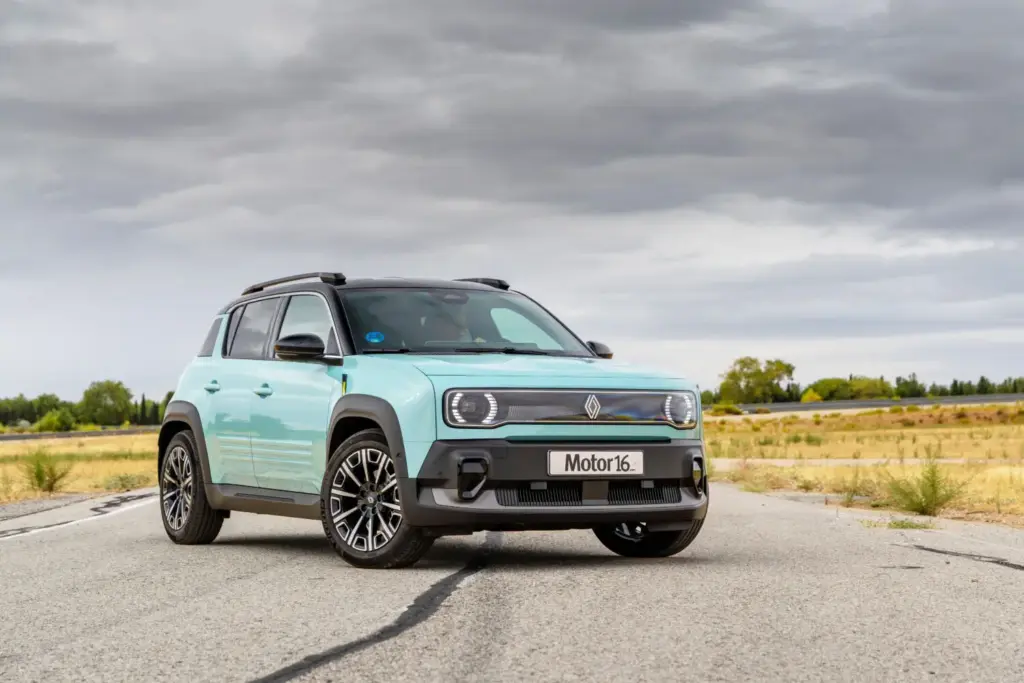 Prueba de Renault 4 E-Tech iconic: Su belleza es su mecánica