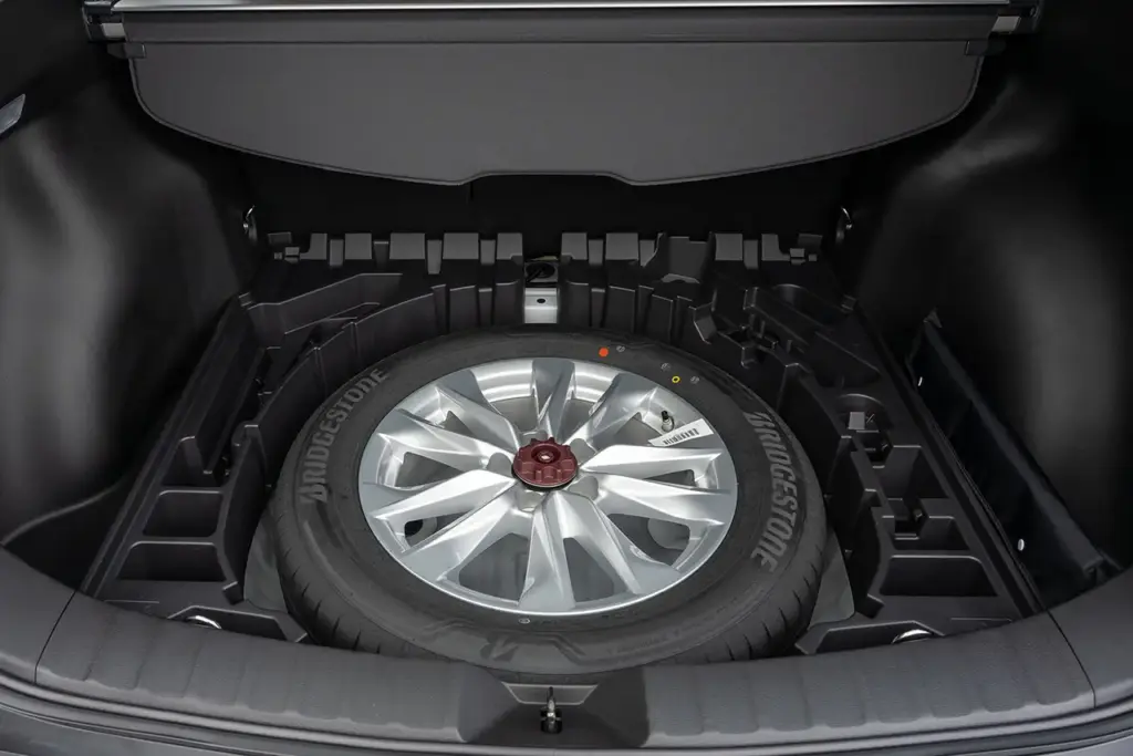 El Toyota Corolla Cross más asequible se vende en la península ibérica, pero no puedes comprarlo