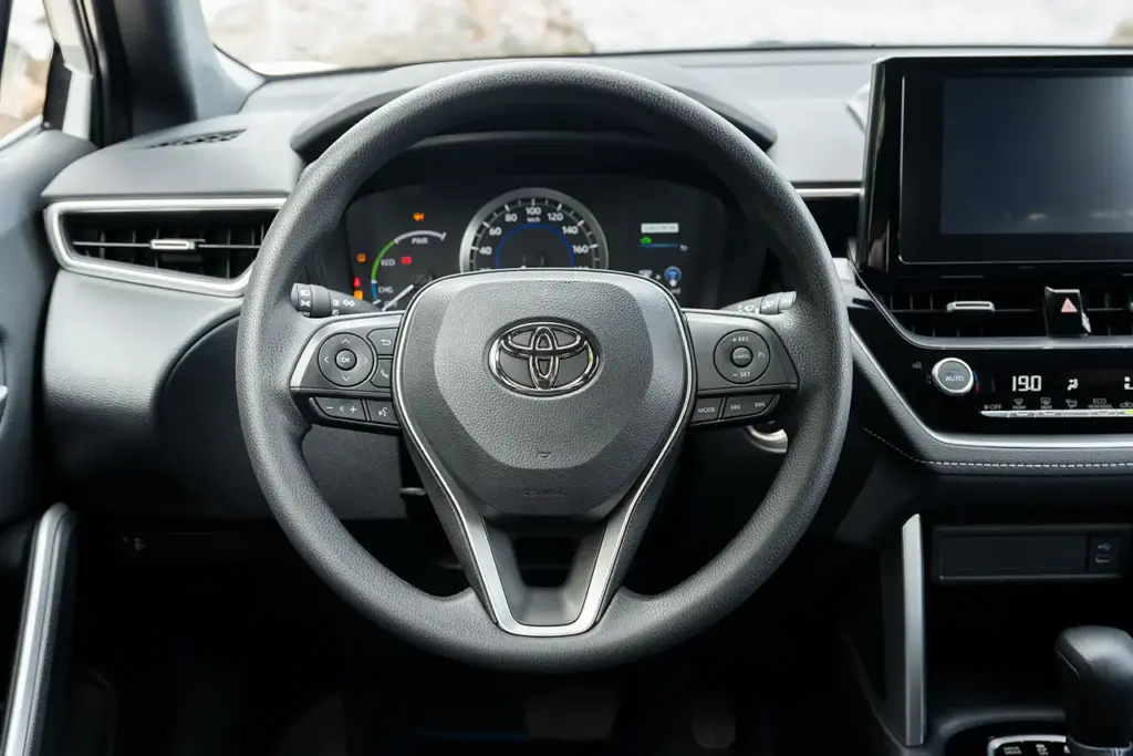 toyota corolla cross gibraltar stockholdings 15 Motor16