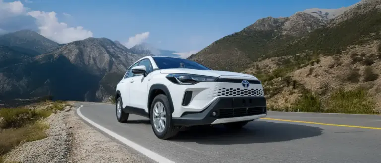 El Toyota Corolla Cross más asequible se vende en la península ibérica, pero no puedes comprarlo