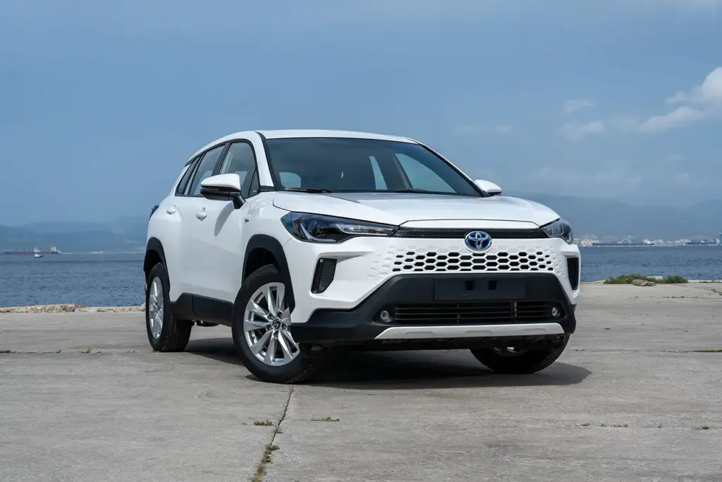 El Toyota Corolla Cross más asequible se vende en la península ibérica, pero no puedes comprarlo