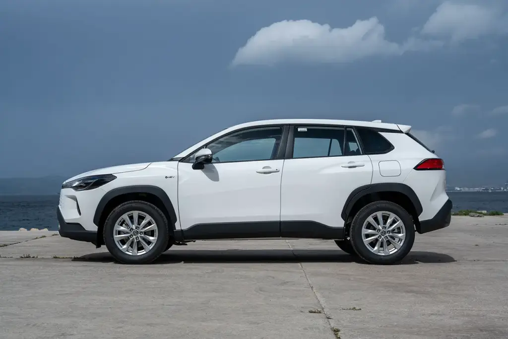 El Toyota Corolla Cross más asequible se vende en la península ibérica, pero no puedes comprarlo