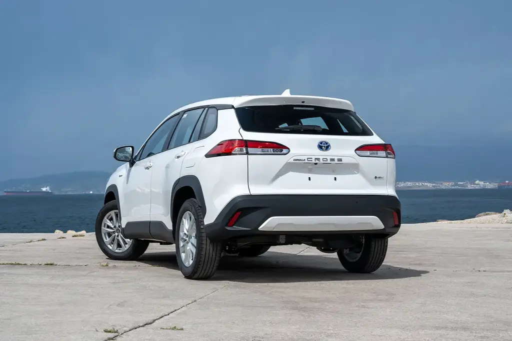 El Toyota Corolla Cross más asequible se vende en la península ibérica, pero no puedes comprarlo