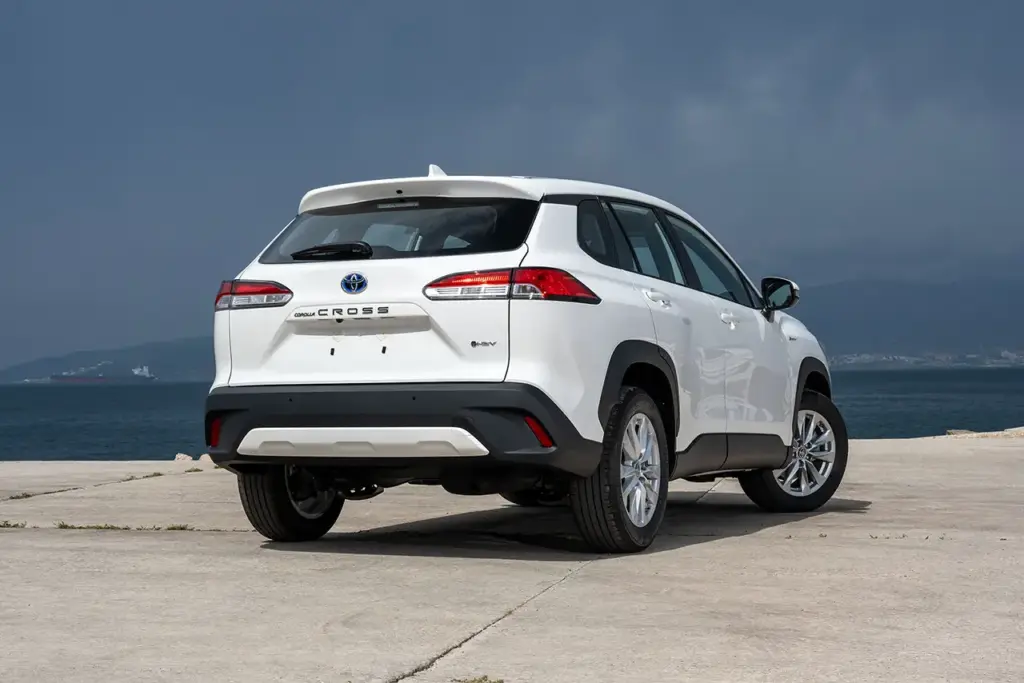 El Toyota Corolla Cross más asequible se vende en la península ibérica, pero no puedes comprarlo