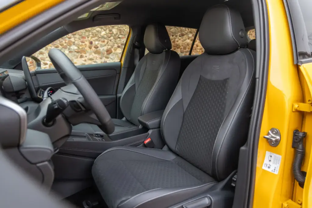 Prueba Volkswagen T-Roc 1.5 eTSI 150 CV: El aprendiz de Golf