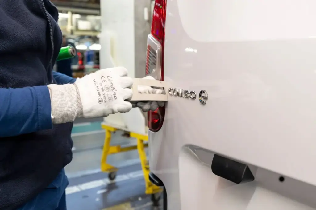 17 MILLONES STELLANTIS VIGO 5 Motor16