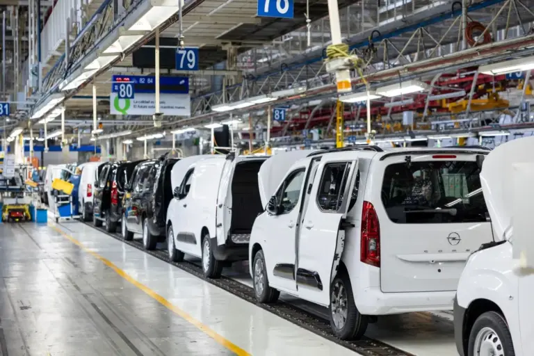 El futuro de la planta Stellantis en Vigo: podría fabricar el sucesor del Peugeot 2008