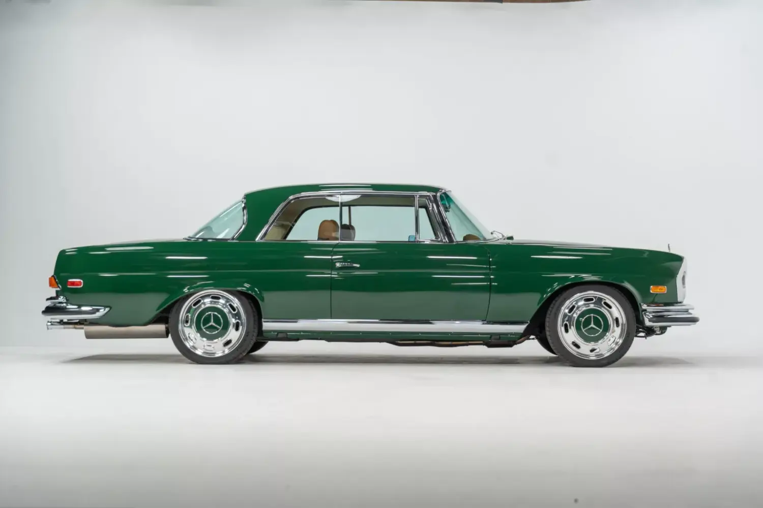 1969-Mercedes-280-SE-Retro-Designs-27.we