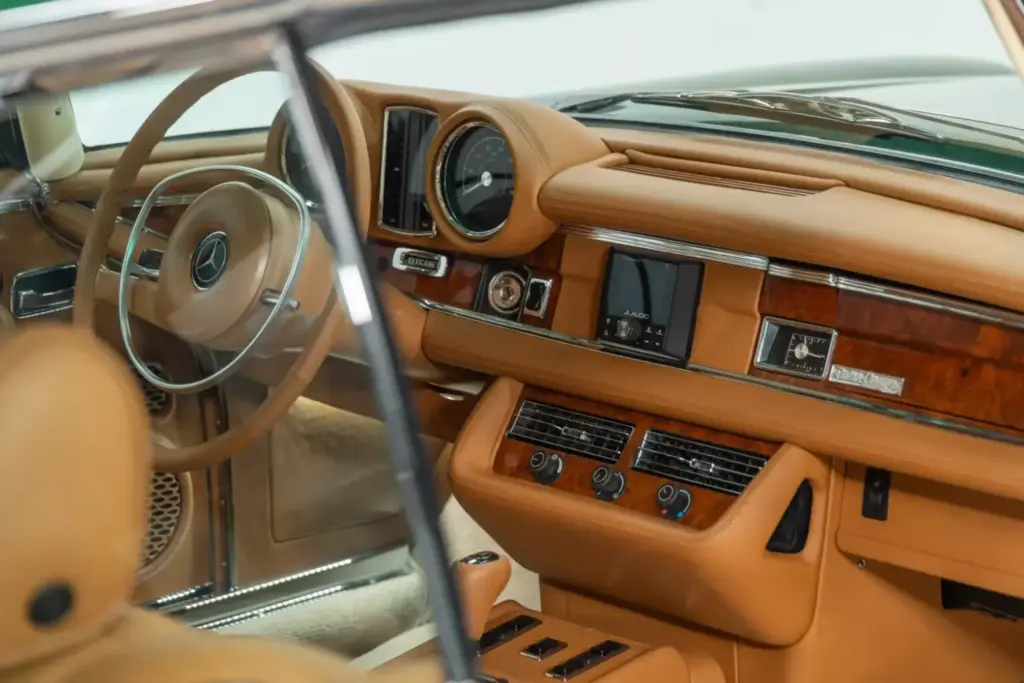 1969 Mercedes-Benz 280 SE Retro Designs. Imagen detalle.